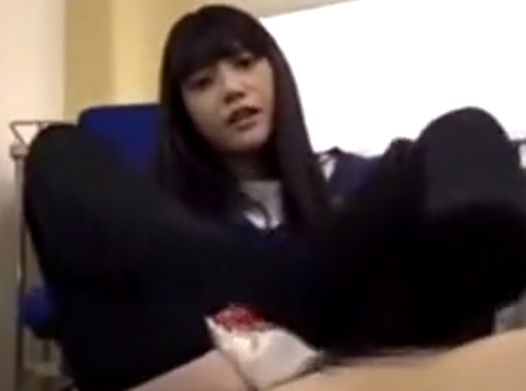 ニーハイ　足コキ エロ画像